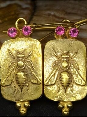 NWT Gold Bee Drop Earrings with Pink Stones - Women Jewelry, Earrings